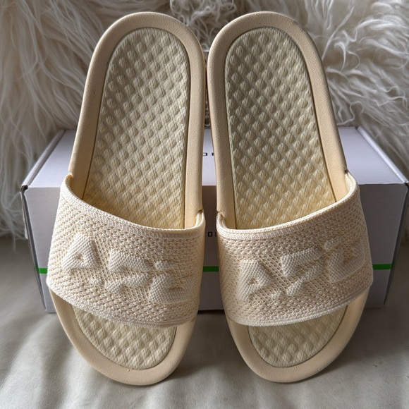 APL Shoes - NIB, Ret $130, APL Women’s Big Logo TechLoom Slide (Women’s US 6)